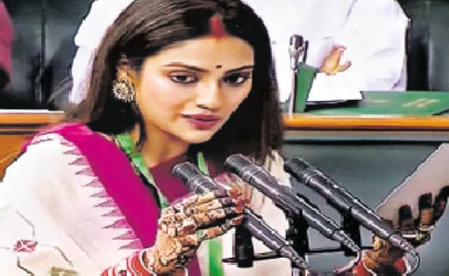 मेरे कपड़ों पर टिप्पणी ना करे कोई, मेरे लिए धर्म कपड़े से परे