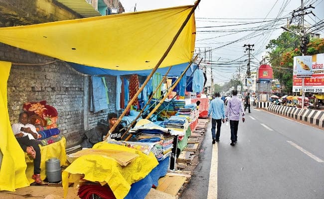 रांची नगर निगम का फरमान : आज से फुटपाथ पर दुकान लगानेवालों के सामान होंगे जब्त, प्राथमिकी भी दर्ज होगी
