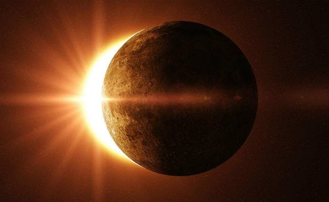 कल लगेगा साल का दूसरा सूर्य ग्रहण, भारत में प्रभाव नहीं लेकिन राशियों पर पड़ेगा असर