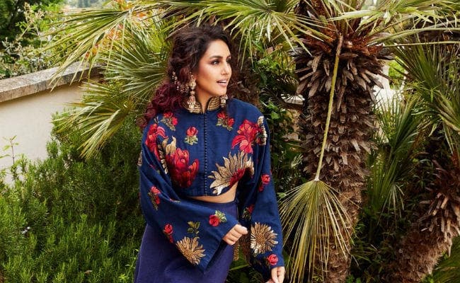 टीम इंडिया की जर्सी पर एक्ट्रेस हुमा कुरैसी ने उठाए सवाल, हुईं ट्रोल, यूजर्स बोले-नजरें बदलो...