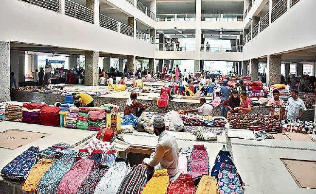 रांची : वेंडर्स मार्केट में पहले दिन 250 से अधिक दुकानें लगीं