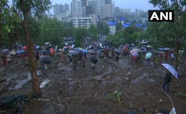 बारिश से मुंबई पानी-पानी, 22 की गयी जान, लोकल ट्रेन प्रभावित, अतिरिक्त बसों की व्यवस्था