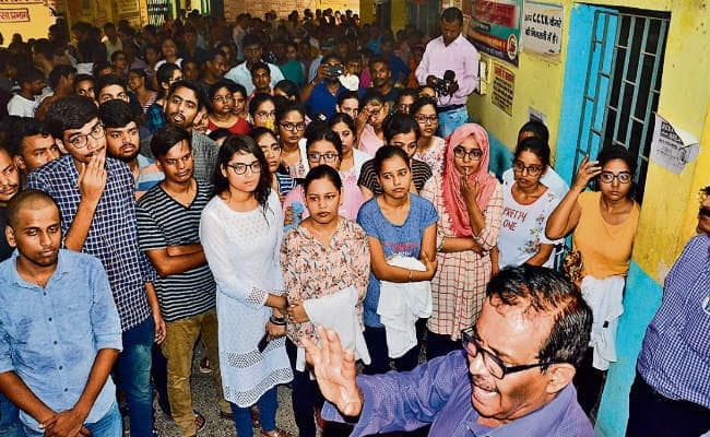 गया : एमबीबीएस छात्रों ने परीक्षा का किया बहिष्कार