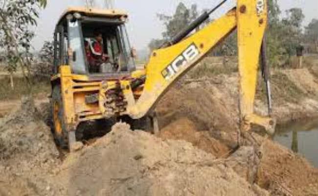 डांड़ खुदाई के नाम पर जमुआ पंचायत में नौ लाख का गबन