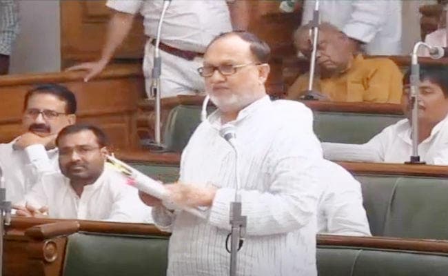 विस का मॉनसून सत्र : पैसे सरेंडर करने और खर्च को लेकर अब्दुल बारी सिद्दीकी ने सरकार को घेरा, ...देखें लाइव