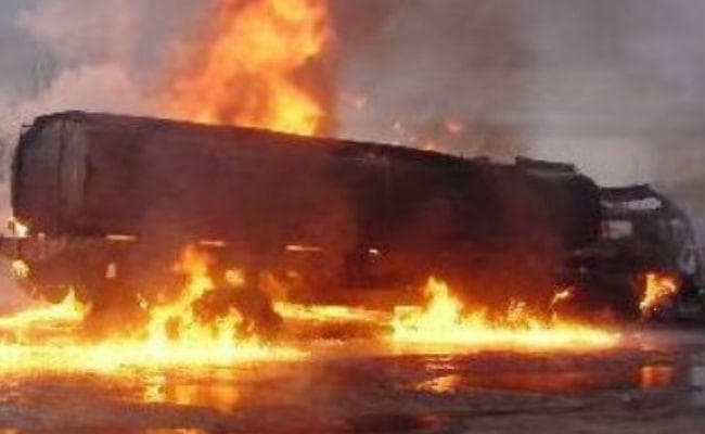 नाइजीरिया में पेट्रोल से भरे टैंकर में विस्फोट, 45 लोगों की मौत