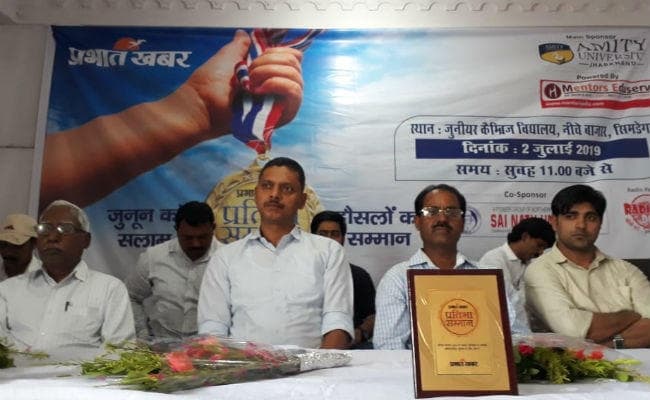 सिमडेगा : प्रभात खबर प्रतिभा सम्मान समारोह में 160 विद्यार्थी हुए सम्मानित