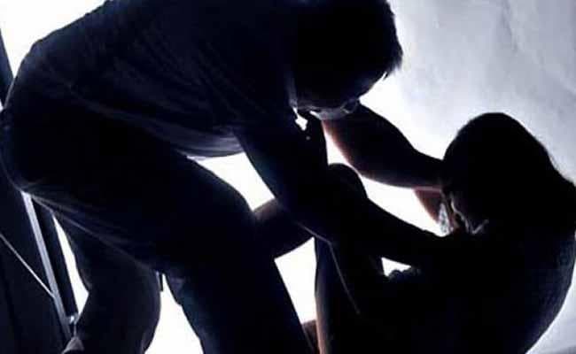 वृद्ध ने किशोरी से किया दुष्कर्म