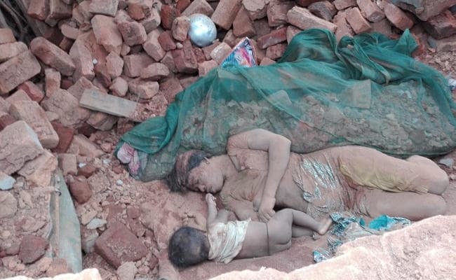 झारखंड में जंगली हाथी ने मजदूर के घर को किया ध्वस्त, मां और छह माह के बच्चे की मौत