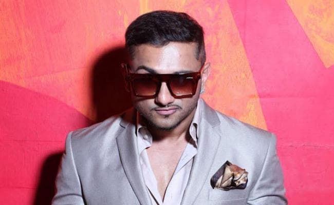 यो यो हनी सिंह को महिला आयोग ने भेजा नोटिस, ''मखना गाने पर है विवाद