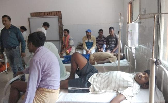 खूंटी जेल में विषाक्त भोजन खाने से दो दर्जन कैदी बीमार, 14 की हालत गंभीर, देखें PICS