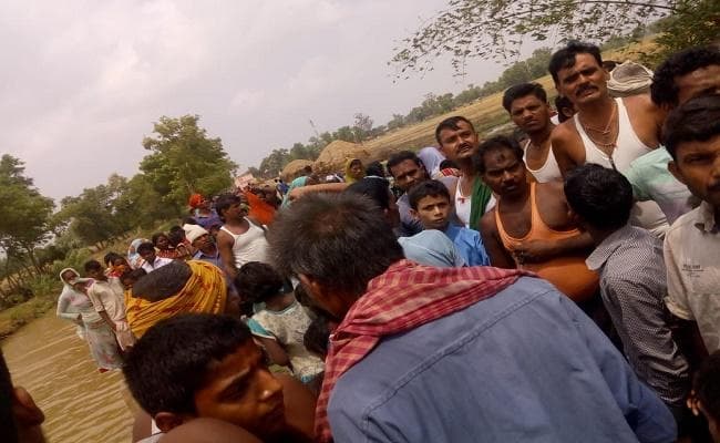 बिहार : नहर में डूबकर छात्र की मौत, मुआवजे की मांग