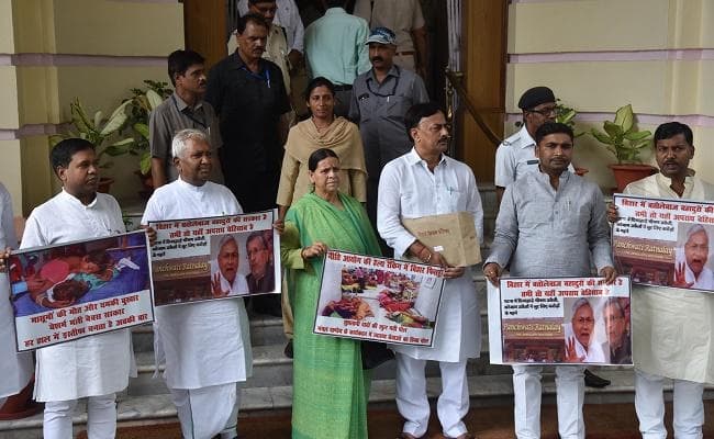 बिहार की कथित रूप से बिगड़ती कानून व्यवस्था के विषय पर राजद का विधानसभा में हंगामा