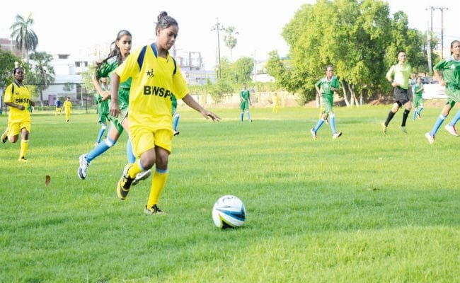 फुटबॉल के खेल से सोच बदल रही हैं ये बिहार की बेटियां
