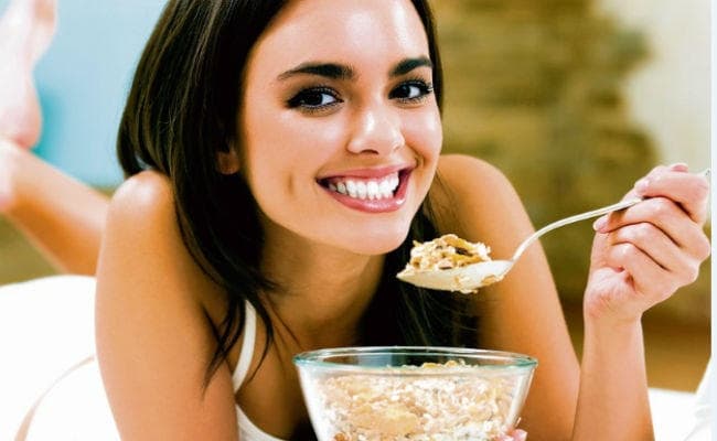 संतुलित भोजन से स्वस्थ रहेगा जीवन, स्वाद के लालच में न पड़ें