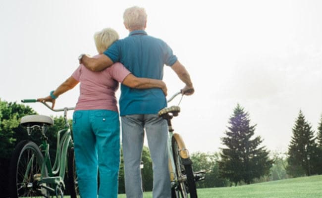 EconomicSurvey : देश में बढ़ती बुजुर्गों की आबादी को देख सरकार बढ़ा सकती है रिटायरमेंट की उम्र