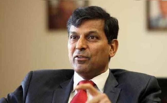 पूर्व गवर्नर रघुराम राजन ने कहा, सरकारी बैंकों को बाध्यताओं से किया जाना चाहिए मुक्त