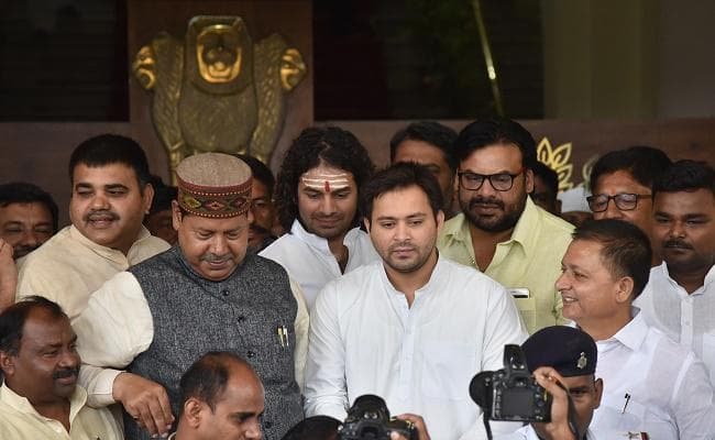 तेजस्वी के इस्तीफे की पेशकश को RJD ने अस्वीकार किया