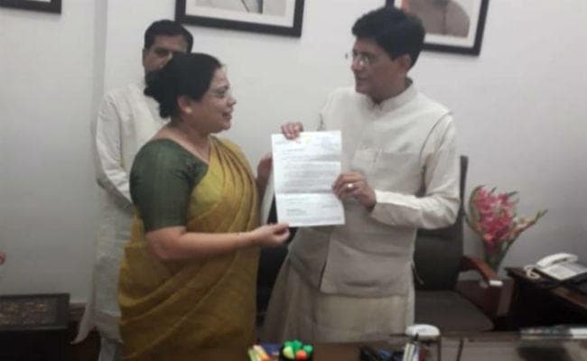 बजट के पहले मंत्री देबश्री ने रेल मंत्री पीयूष गोयल से की मुलाकात