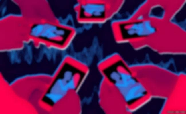 लातेहार : दो शिक्षकों पर पोर्न दिखाने का आरोप, प्रदर्शन