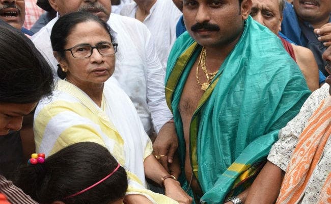 बंगाल की मुख्यमंत्री ममता बनर्जी के सामने फिर लगे ‘जय श्री राम” के नारे