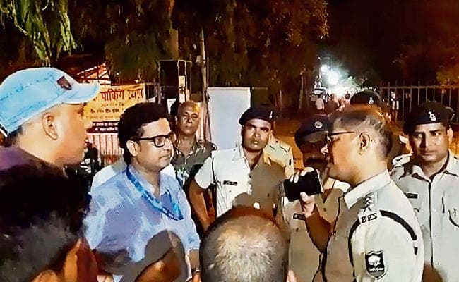 पटना : एमबीबीएस छात्रा से छेड़खानी, चले लाठी-डंडे