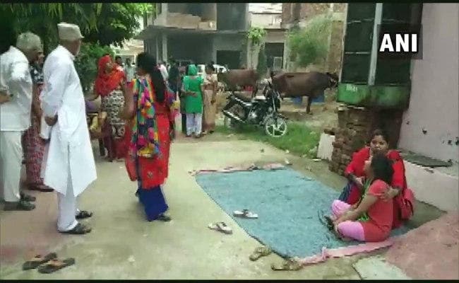 गाजियाबाद: पति ने पत्नी और तीन बच्चों की हत्या कर की आत्महत्या, सुसाइड नोट में बतायी वजह