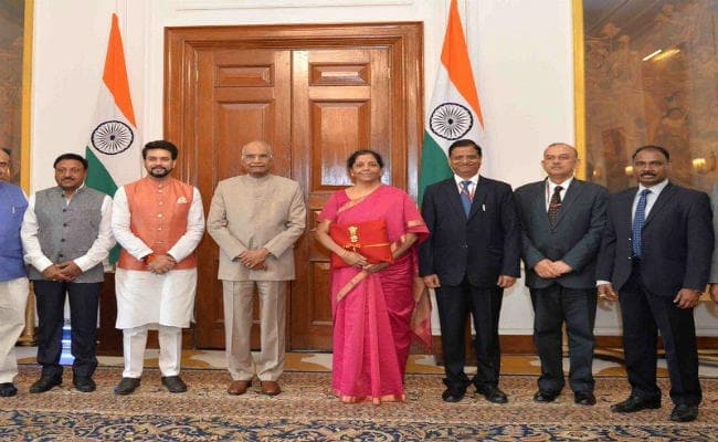 वीडियोः पहली बार महिला वित्‍त मंत्री पेश करेंगी देश का आम बजट, देखने के लिए संसद पहुंचे माता-पिता