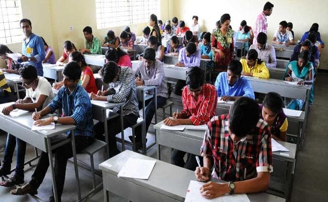 मथुरा में भीषण गर्मी से सात स्कूली बच्चे बेहोश