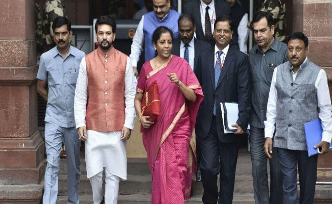 #Budget2019 वित्त मंत्री का ''बहीखाता'' : गांव-गरीब-किसान के साथ-साथ अर्थव्यवस्था को गति देने पर जोर