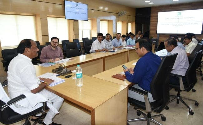 प्रतियोगिता परीक्षा में आदिम जनजाति के लिए कट ऑफ मार्क्‍स 30 प्रतिशत : रघुवर