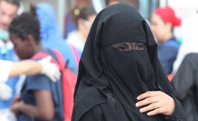 दोहरे आत्मघाती हमले के बाद ट्यूनीशिया सरकार ने नकाब पर लगाया प्रतिबंध