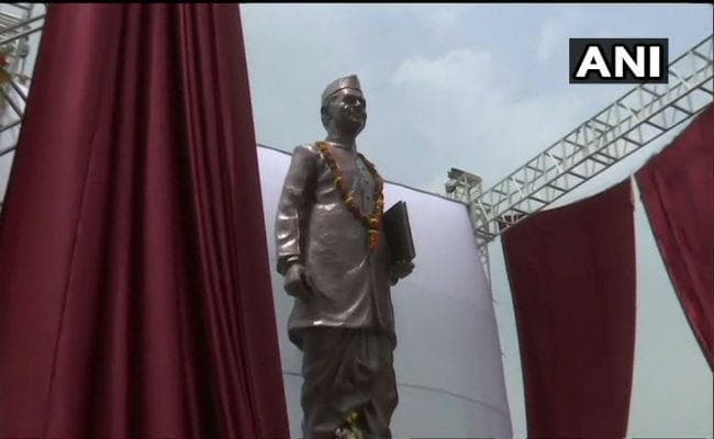 18 फीट ऊंची है लालबहादुर शास्त्री की कांस्य प्रतिमा, स्टेच्यू ऑफ यूनिटी बनाने वाले ने किया है निर्माण
