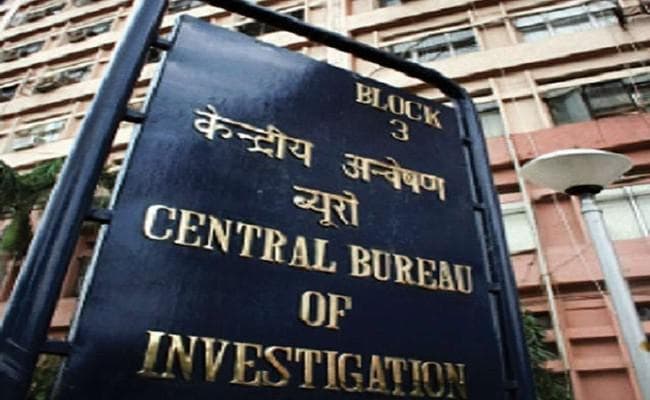 CBI ने बर्खास्त आयकर आयुक्त संजय कुमार श्रीवास्तव पर मामला किया दर्ज