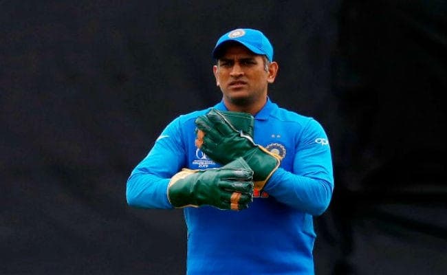 बर्थडे से ए‍क दिन पहले धौनी को सोशल मीडिया पर बधाईयों का तांता