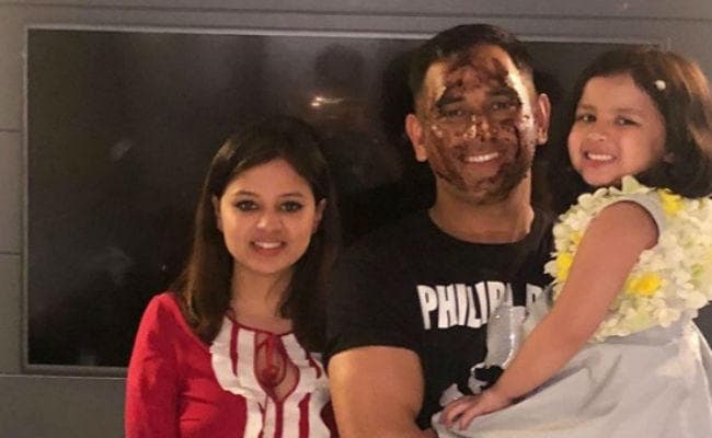 #HappyBirthdayDhoni: 38 के हुए कैप्टन कूल धौनी, ये  कारनामे बताते हैं.... माही का कोई मुकाबला नहीं है!