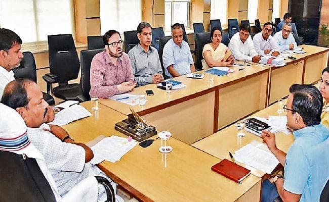 रघुवर ने की कृषि, पशुपालन एवं सहकारिता विभाग की समीक्षा, बोले 2022 तक दुग्ध उत्पादन में आत्मनिर्भर बनेगा झारखंड