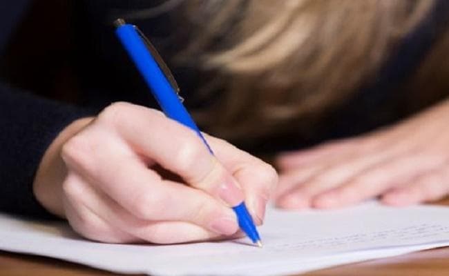 पार्ट थ्री की परीक्षा दे रही दो छात्राओं को एक्सपेल्ड की धमकी दी, फिर शोषण का प्रयास