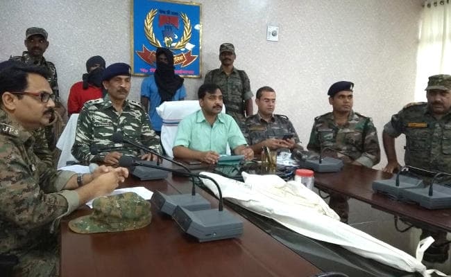 झारखंड के चाईबासा से भाकपा माओवादी के दो नक्सली गिरफ्तार