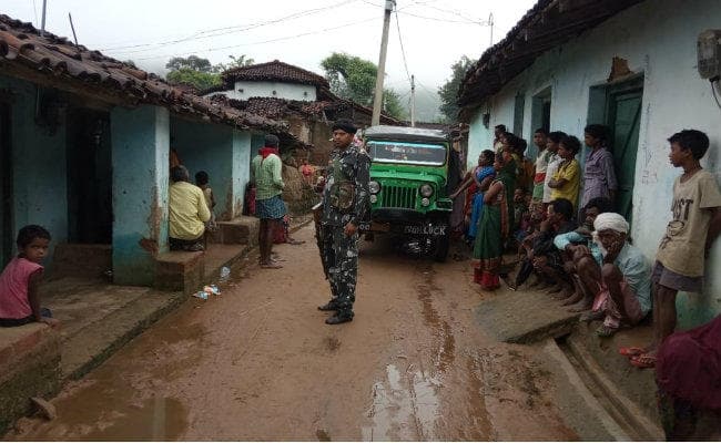 गुमला : 24 घंटे में तीन की हत्या, दुकानदार को गोली मारी, राजमिस्त्री को ईंट से कूचा