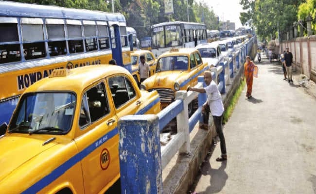 कोलकाता : महानगर व हावड़ा के ओवरब्रिज बने अवैध पॉर्किंग के अड्डे