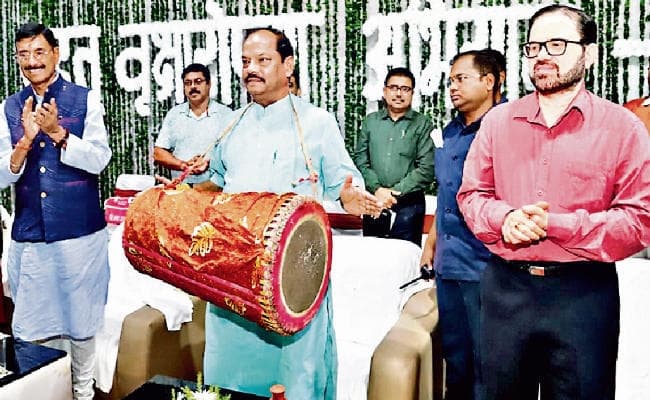 रांची : नदी महोत्सव और पौधरोपण कार्यक्रम की शुरुआत, करम महोत्सव के दिन एक लाख पौधे लगाये जायेंगे :रघुवर दास