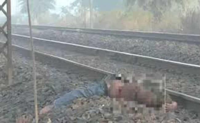 ट्रेन से गिरकर यात्री की मौत, ग्रामीणों ने तीन घंटे तक जाम किया रेलवे ट्रैक