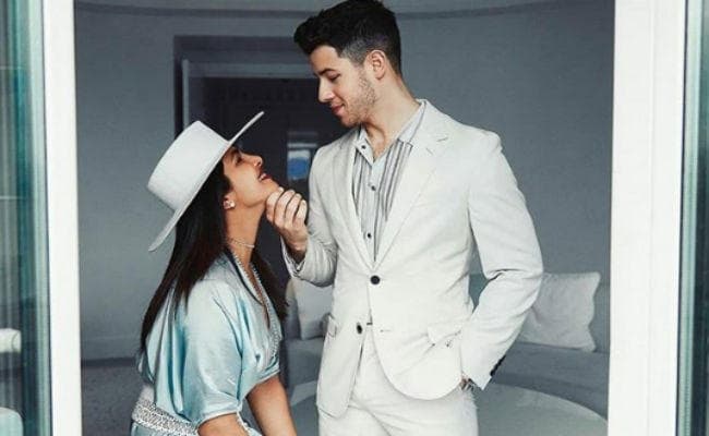 प्रियंका-निक ने ''सनसेट'' में किया रोमांटिक डांस, VIDEO