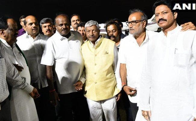 कर्नाटक का ''रण'' : रहेगी या जाएगी कांग्रेस-जेडीएस की सरकार, कांग्रेस कोटे के सभी मंत्रियों ने दिया इस्तीफा