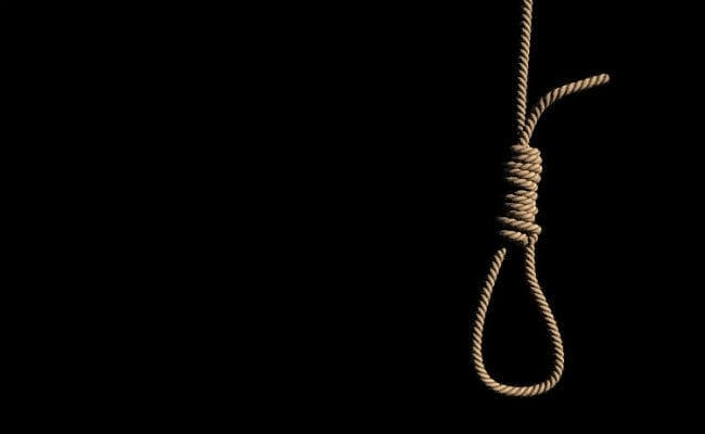 दिल्ली के मंगोलपुरी में दंपती ने की आत्महत्या, पंखे से लटक रही थी गर्भवती महिला