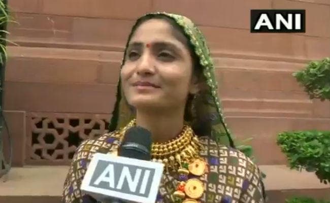 गुजराती लोक गायिका गीता रबारी ने पीएम मोदी को समर्पित किया यह गीत, VIDEO