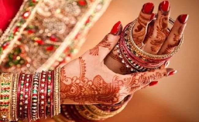 बिहार में शादी का मंडप तैयार था, दरवाजे पर बारात खड़ी थी, लेकिन एक कॉल की वजह से दुल्हन नहीं बन पाई युवती