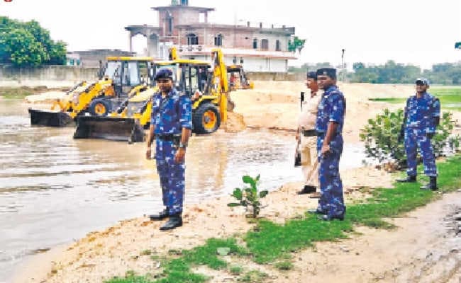 शहर में अवैध तरीके से डंप बालू पर छापेमारी, हजारों सीएफटी जब्त