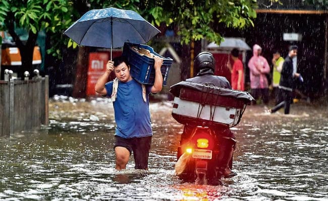मुंबई में फिर बारिश से आफत, एयरपोर्ट बंद, चार दिनों का रेड अलर्ट, बिहार-झारखंड समेत इन राज्यों में भी भारी बारिश का अनुमान
